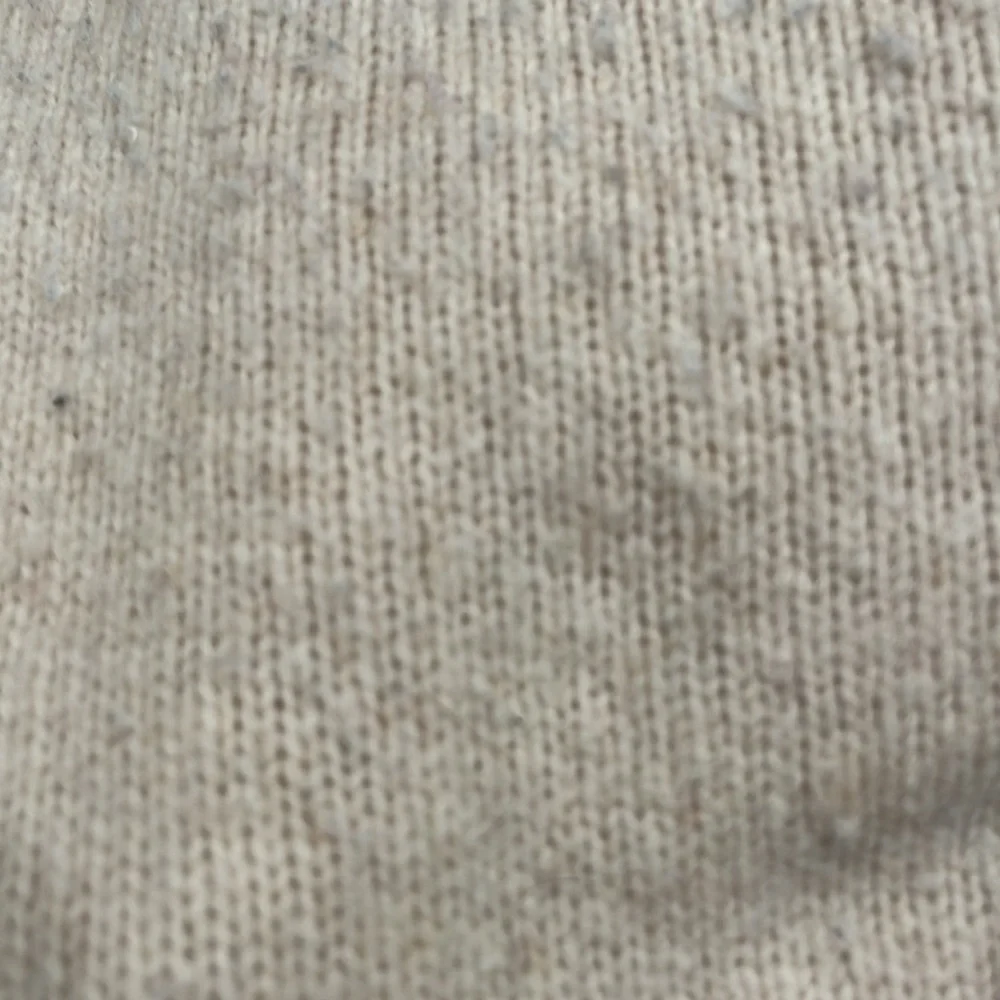 GAP CREAM V-NECK SWEATER - Picture 6 of 6